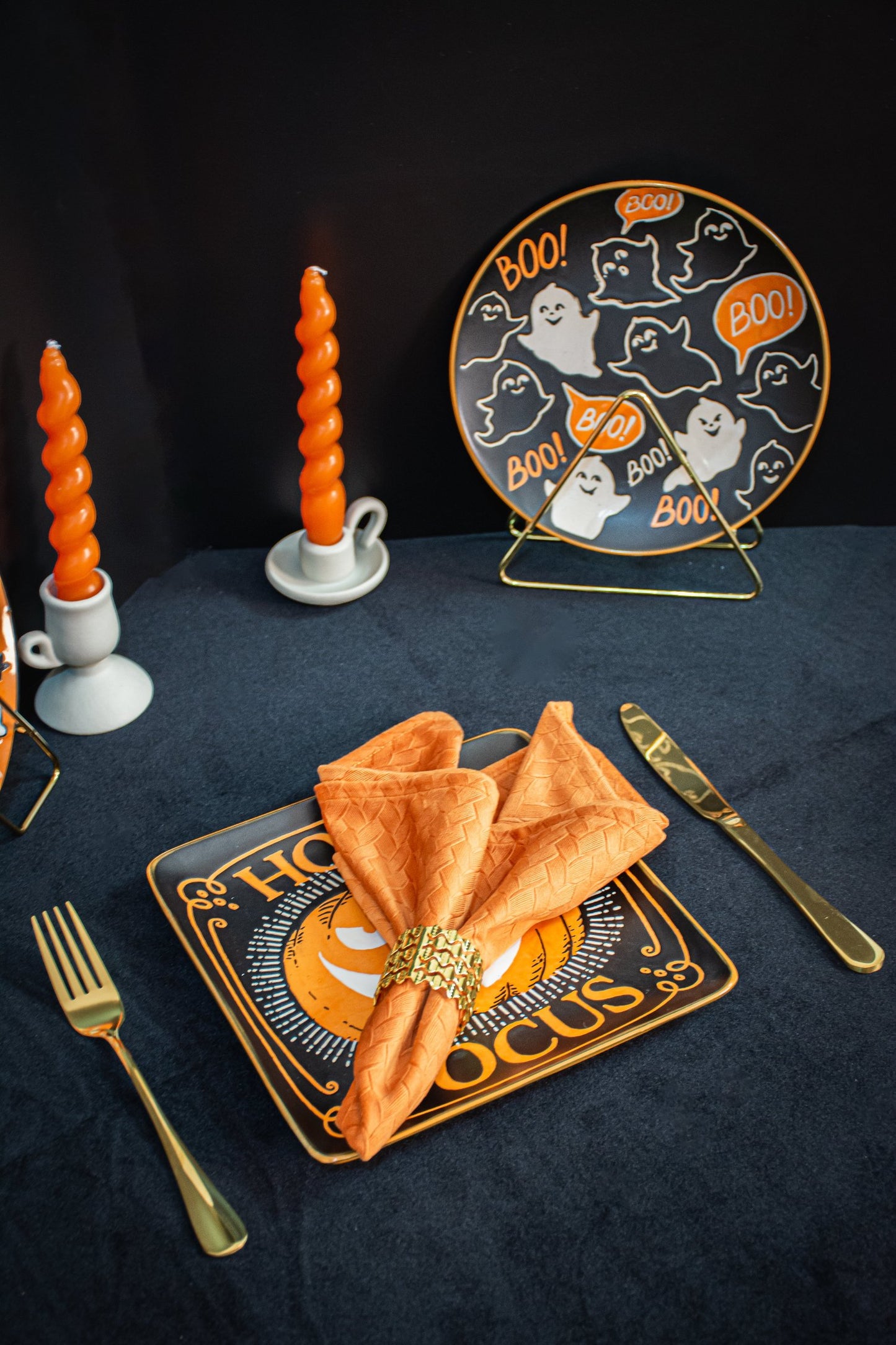 Spook-tacular Halloween Dinner Plates - Adorable Pumpkin & Goblin Tableware for Fun Festive Home Decoration - Perfect Orange Halloween Dishware